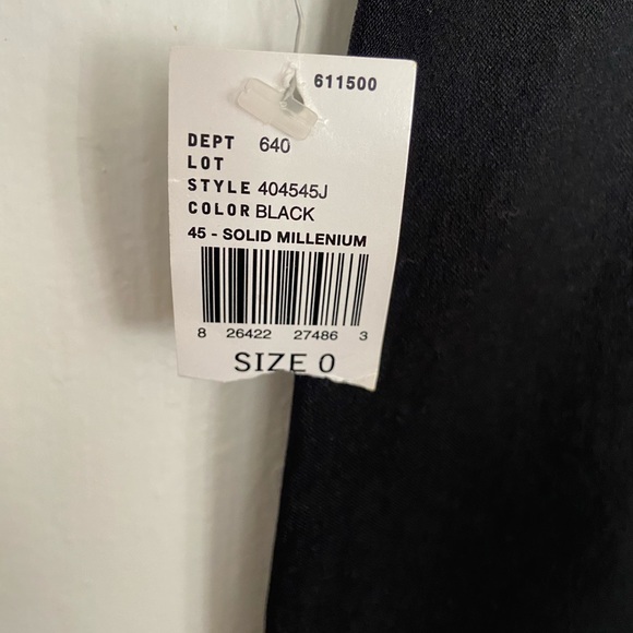 B Wear Black horizontal pleated skirt, size 0 - Picture 7 of 7